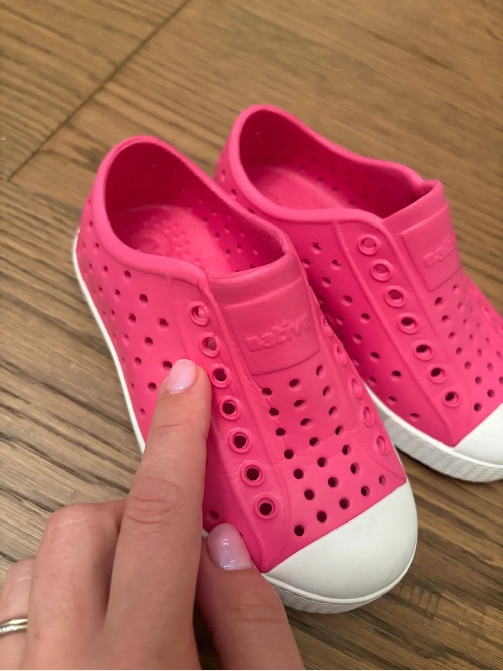 Native Kids Jefferson Slip-On Water Shoes in Hot Pink| size c9